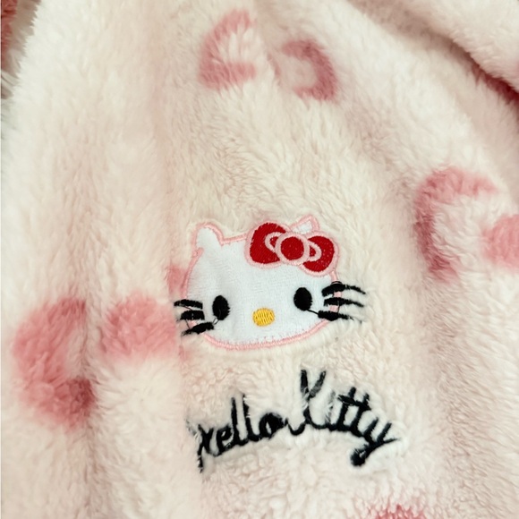 Hello Kitty Pink and White Robe - Picture 5 of 6